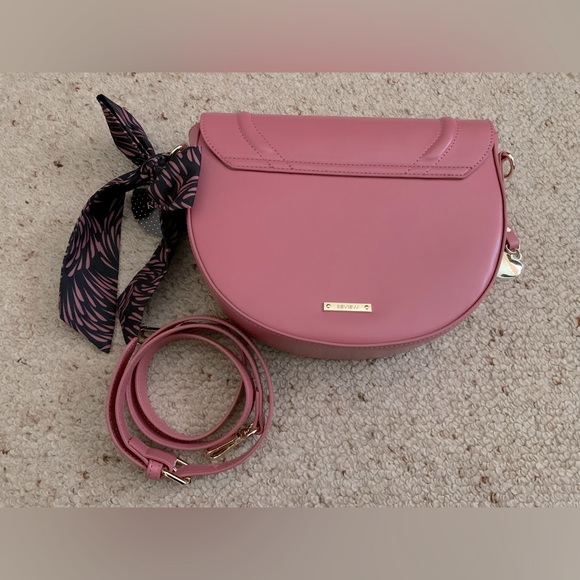 ✨Host Pick✨ Review Dusty Pink Cross Body Bag - Picture 5 of 7